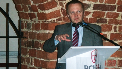 Prof. Ryba w Stalowej Woli: piszmy na nowo realistyczną historię zamiast baśni
