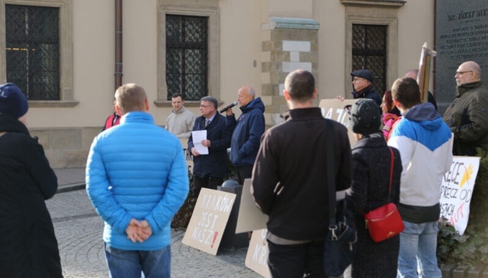 Protestowaliśmy pod krakowskim magistratem - relacja z pikiety przeciwko tzw. Strefie Czystego Transportu