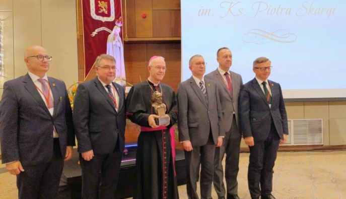 Biskup Athanasius Schneider został uhonorowany na XXI Kongresie Konserwatywnym w Krakowie  Nagrodą im. Księdza Piotra Skargi