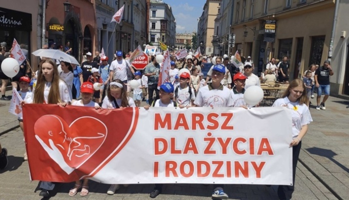 „Polska wymiera – w dzieciach nadzieja!” – ulicami Krakowa przeszedł XII Marsz dla Życia i Rodziny