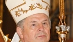 Bp Tomasik: domagamy się szacunku dla wiary, Kościoła i krzyża!