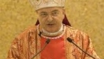 Kard. Piacenza: media nagłaśniają działalność ruchów odśrodkowych w Kościele