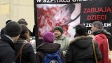 Pikieta pod Szpitalem Bielańskim