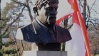 Zniszczyli popiersie płk. Kuklińskiego